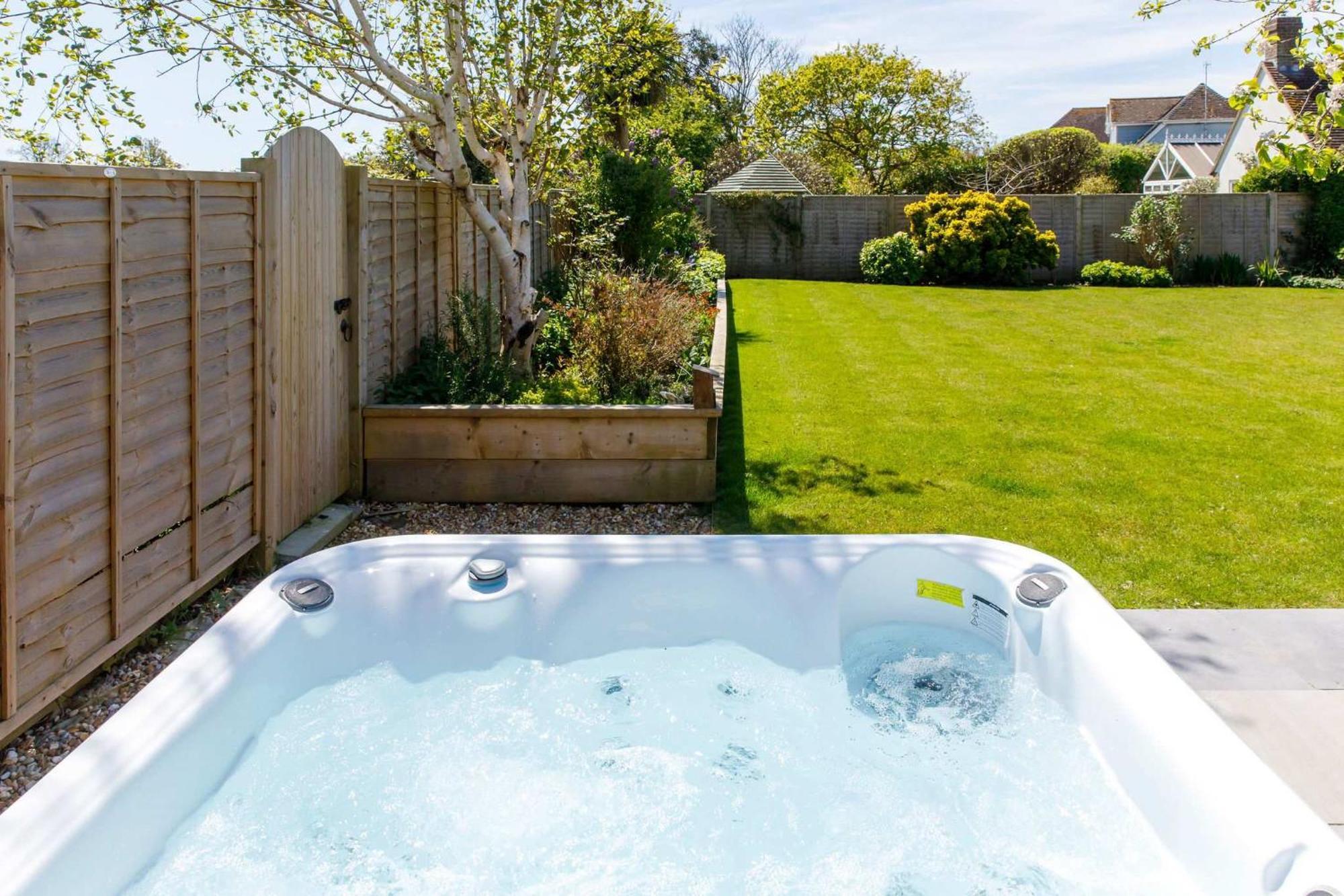 Spacious Home For 8 In Witterings - Walk To Beach East Wittering Luaran gambar