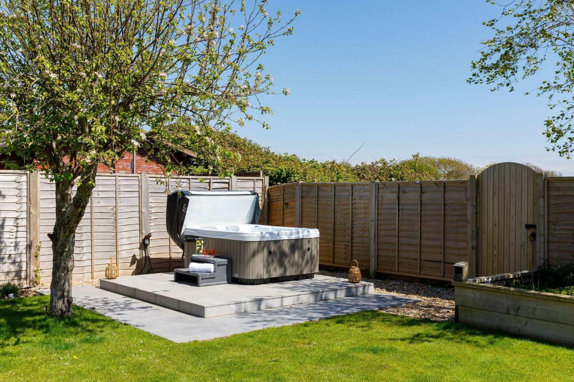 Spacious Home For 8 In Witterings - Walk To Beach East Wittering Luaran gambar
