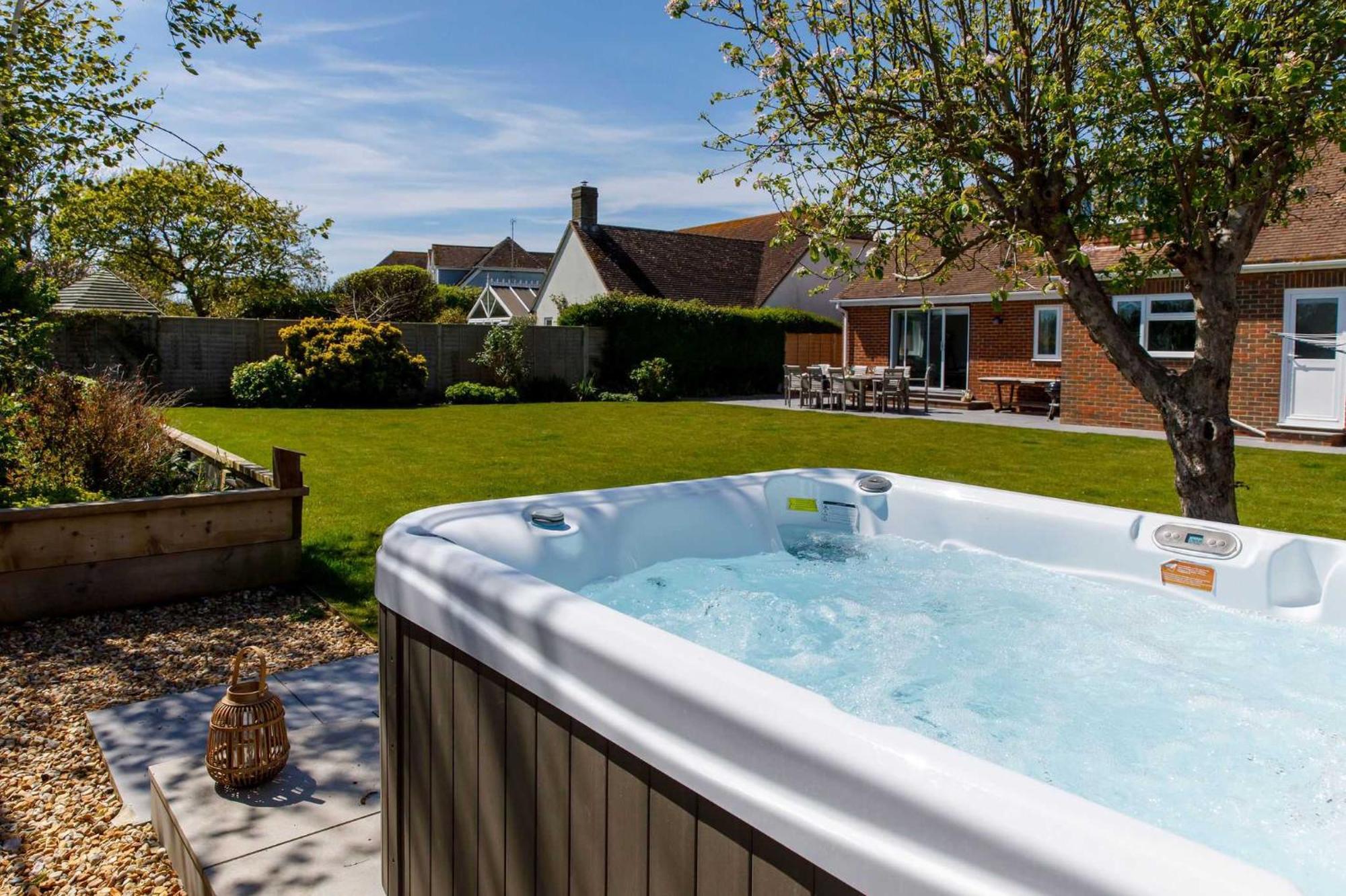 Spacious Home For 8 In Witterings - Walk To Beach East Wittering Luaran gambar